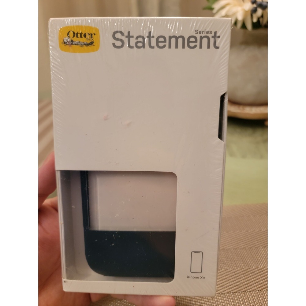 OtterBox Statement Series iPhone XR - Leather - Black 77-60359